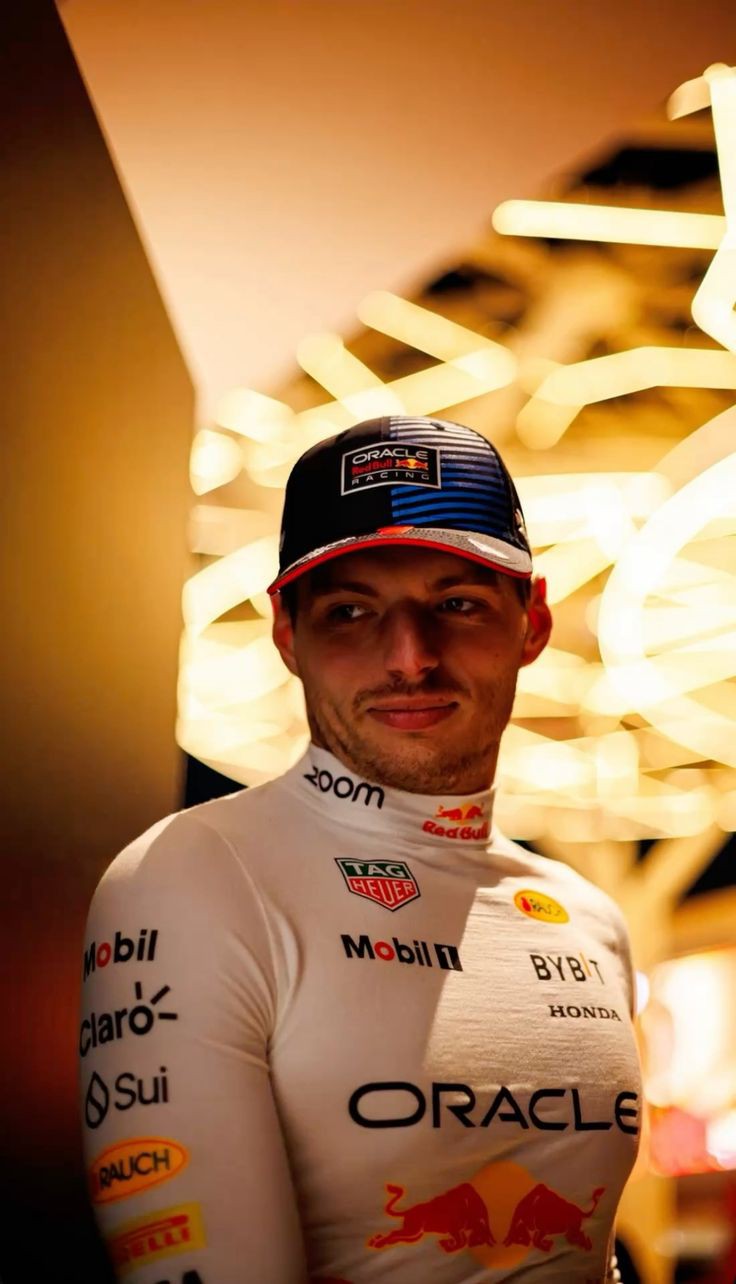 Het is officieel, GOED NIEUWS: Max verstappen verwelkomt zijn collega Charles Leclerc officieel bij Redbull na een overeenkomst…lees meer.👇