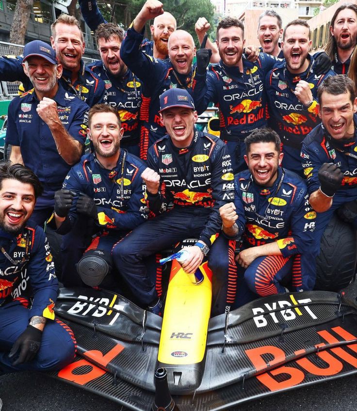 BREAKING: Max Verstappen deelt belangrijk ondersteunend citaat met fans na het gelukkig vieren van zijn welverdiende prestatie…