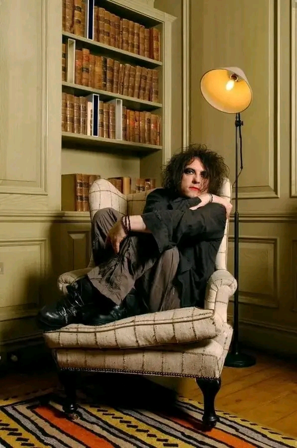 Robert Smith’s Hidden Talent: The Cure Frontman Reveals Secret Life as a…