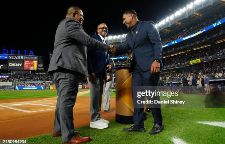 JUST IN: SALVADOR PEREZ WINS PRESTIGIOUS ROBERTO CLEMENTE AWARD FOR…