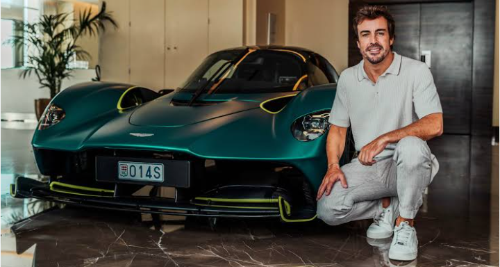 JUST IN:FERNANDO ALONSO COMMITS TO ASTON MARTIN FOR 2025 SEASON…